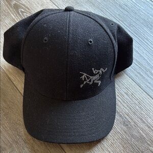 Arc'teryx Black Minimalist Hat with Curved Brim